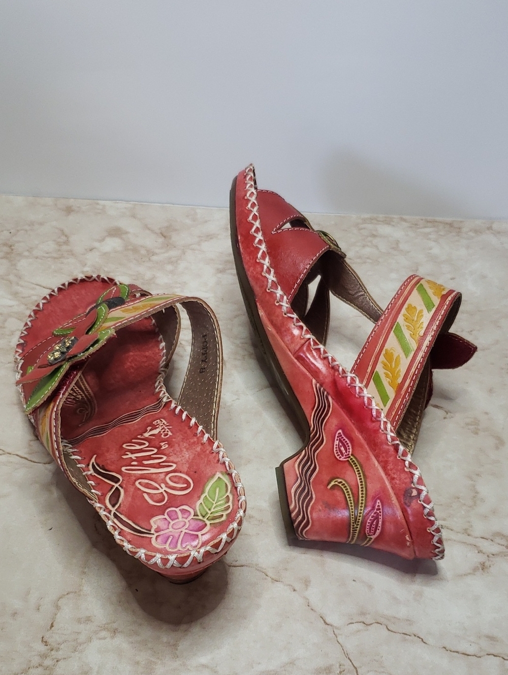 Elite By Corkys  Women's Floral Red Leather Slide Sandals with Green Accents 8 - Picture 6 of 7